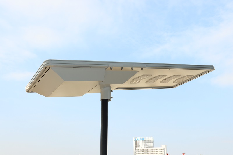 What factors are included in the price of solar street lights?