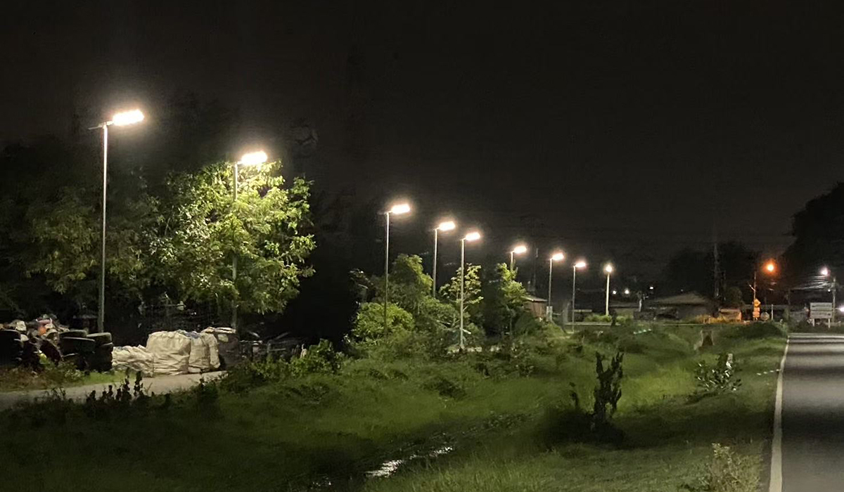 Solway ASP-Plus-4 integrated solar street light implemented in a municipal project in Thailand.(图4) Solway ASP-Plus-4 integrated solar street light implemented in a municipal project in Thailand.(图4)